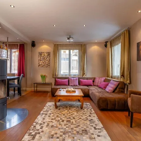 Lake And Mountain View Villa With Free Parking In Huenibach