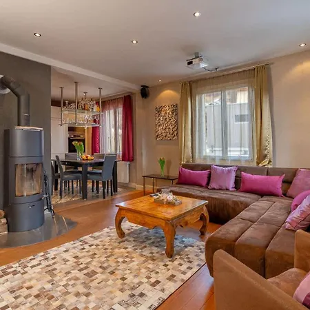 And Mountain View With Whirlpool And Free Parking In Huenibach *