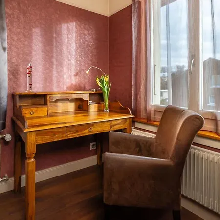 Lake And Mountain View Villa With Free Parking In Huenibach