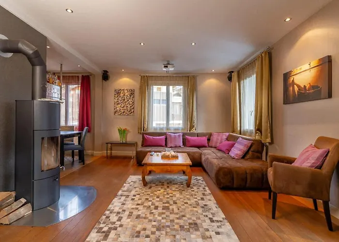 And Mountain View With Whirlpool And Free Parking In Huenibach