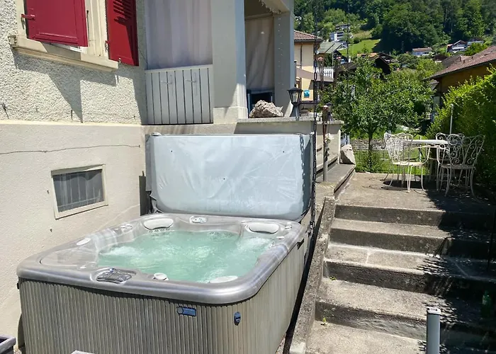 And Mountain View With Whirlpool And Free Parking In Huenibach Willa