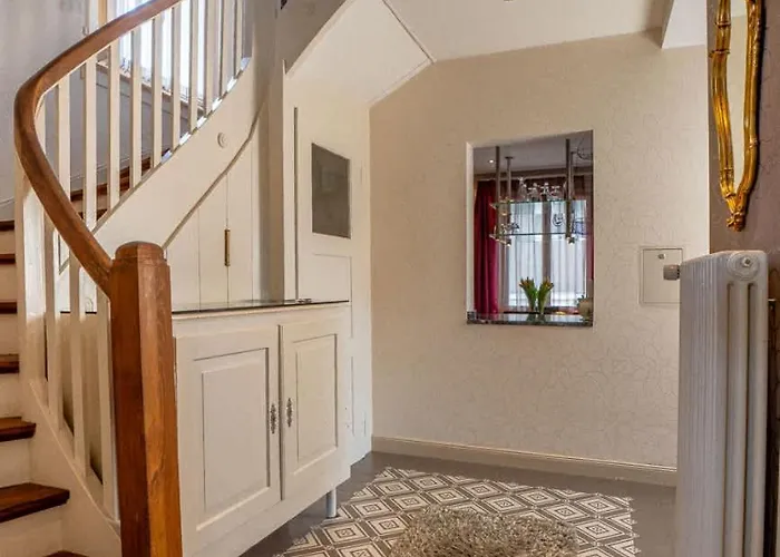 And Mountain View With Whirlpool And Free Parking In Huenibach Willa *