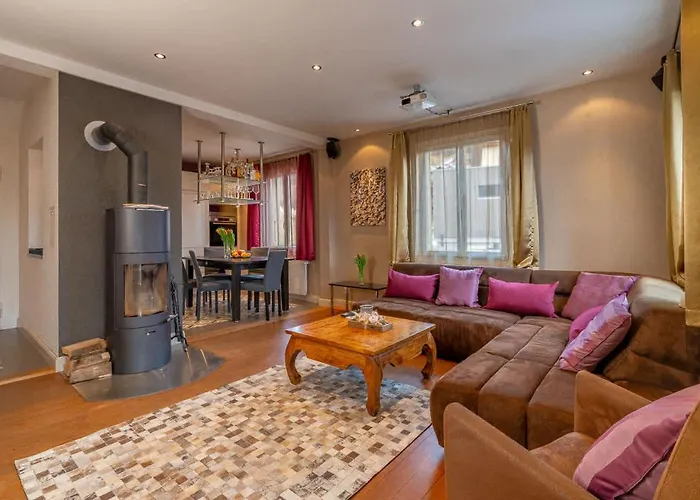 And Mountain View With Whirlpool And Free Parking In Huenibach *