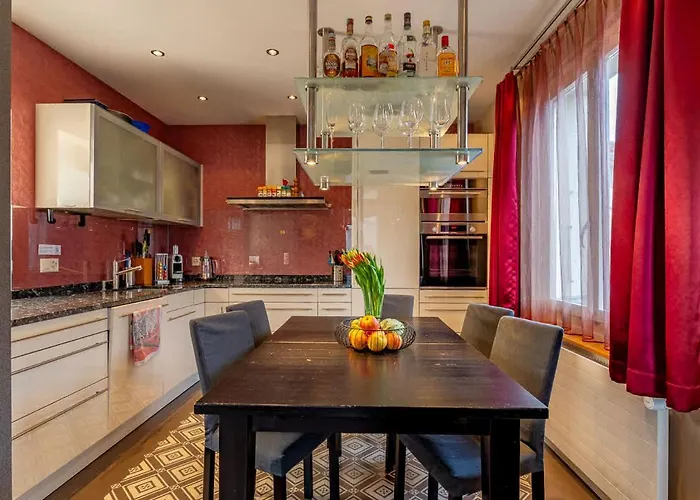 And Mountain View With Whirlpool And Free Parking In Huenibach Thun