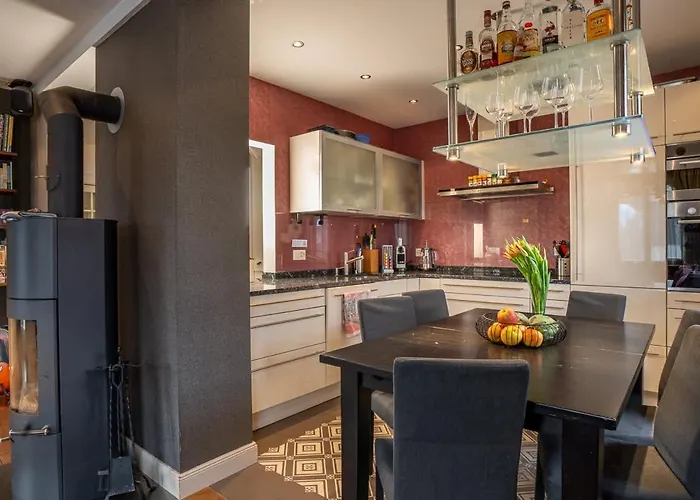 And Mountain View With Whirlpool And Free Parking In Huenibach Villa *