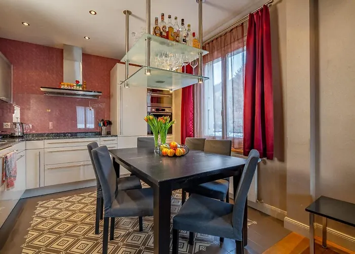 And Mountain View With Whirlpool And Free Parking In Huenibach Willa *