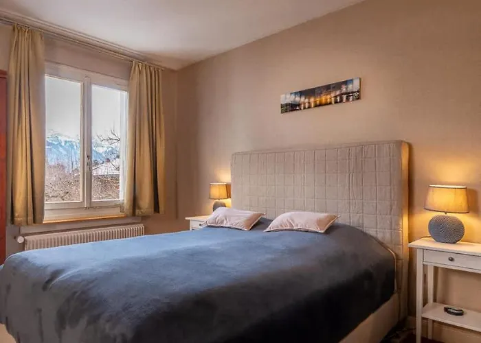 And Mountain View With Whirlpool And Free Parking In Huenibach Villa *