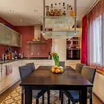 And Mountain View With Whirlpool And Free Parking In Huenibach Thun