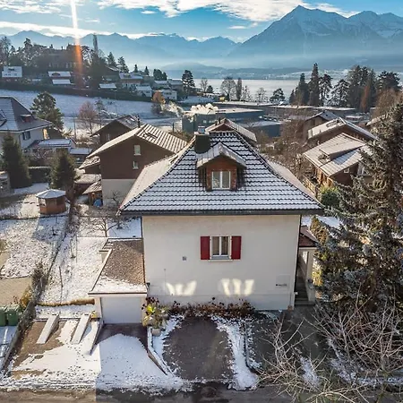 And Mountain View With Whirlpool And Free Parking In Huenibach Thun