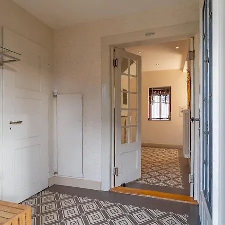 And Mountain View With Whirlpool And Free Parking In Huenibach Villa *