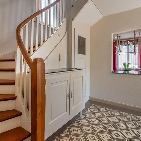 Villa And Mountain View With Whirlpool And Free Parking In Huenibach *