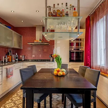 And Mountain View With Whirlpool And Free Parking In Huenibach Thun