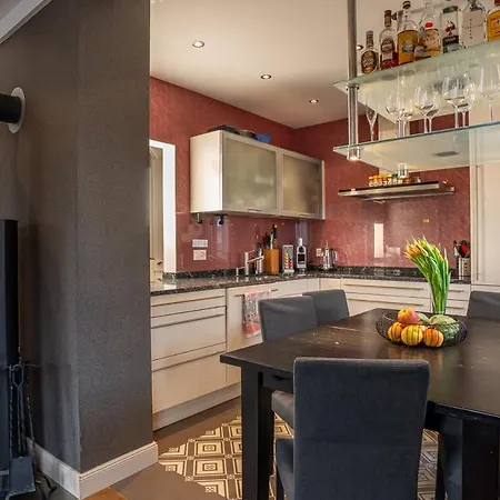 And Mountain View With Whirlpool And Free Parking In Huenibach Villa *