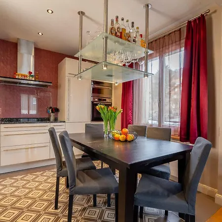 And Mountain View With Whirlpool And Free Parking In Huenibach Thun