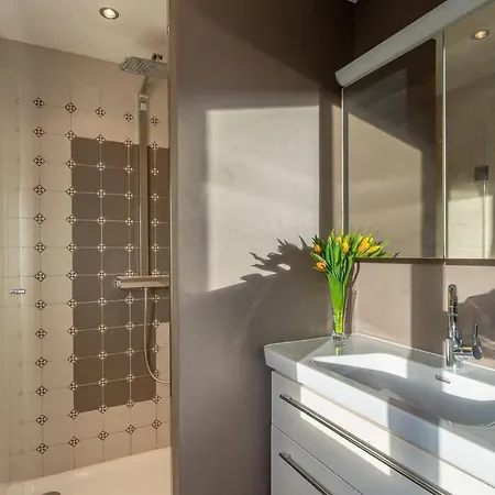 And Mountain View With Whirlpool And Free Parking In Huenibach *